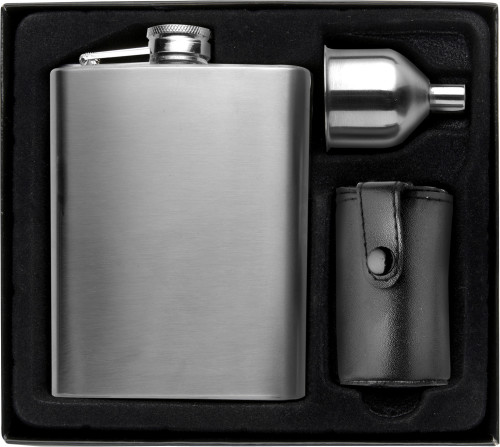 A stainless steel drinking set that comes with a hip flask - Puddington - Babington